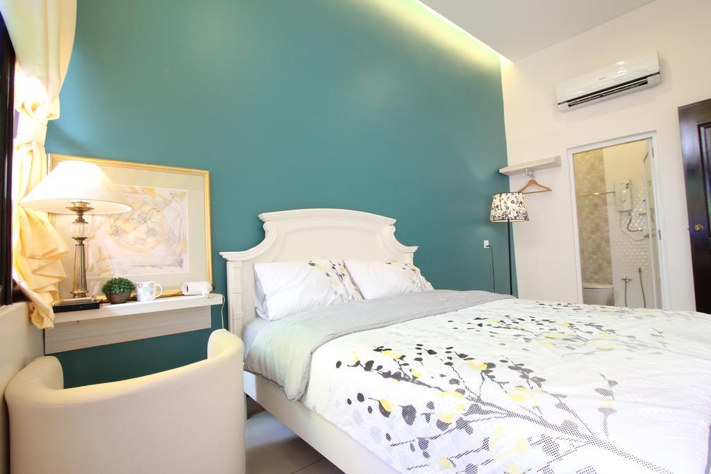 The Egerton 3*